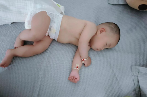 和县宝宝脸上有白色斑块 和县宝宝脸上有白色斑块